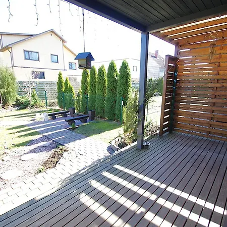 Quiet And Spacious With Beautiful Garden And Terrace Lejlighed
